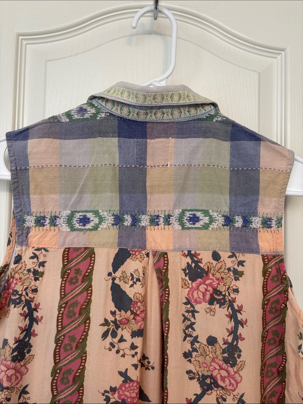 HG🩷NY Patchwork Floral Embroidered Sleeveless Button-Down Shirt - Multicolor Med - Picture 7 of 7